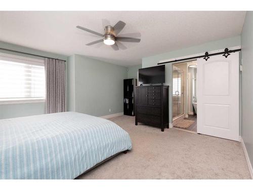 53 Canyoncrest Point West, Lethbridge, AB - Indoor Photo Showing Bedroom