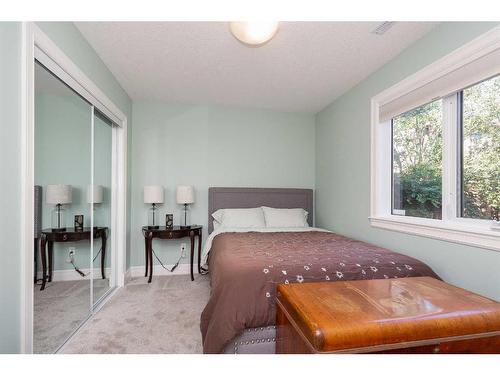 53 Canyoncrest Point West, Lethbridge, AB - Indoor Photo Showing Bedroom