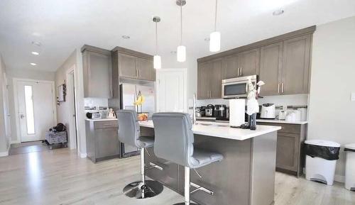 602 Mt Sundance Bay West, Lethbridge, AB - Indoor Photo Showing Kitchen