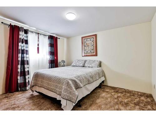 12214 18 Avenue, Blairmore, AB - Indoor Photo Showing Bedroom