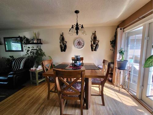 413 27 Street South, Lethbridge, AB - Indoor Photo Showing Dining Room