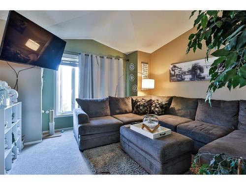 137 Peigan Court West, Lethbridge, AB - Indoor Photo Showing Living Room