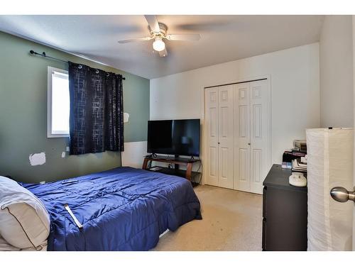 137 Peigan Court West, Lethbridge, AB - Indoor Photo Showing Bedroom