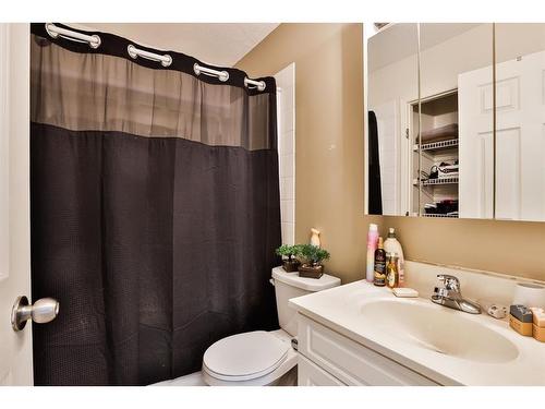 137 Peigan Court West, Lethbridge, AB - Indoor Photo Showing Bathroom