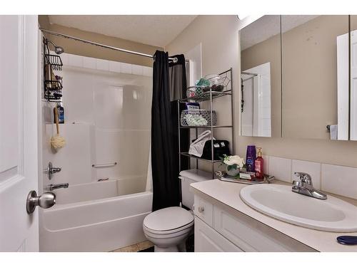 137 Peigan Court West, Lethbridge, AB - Indoor Photo Showing Bathroom