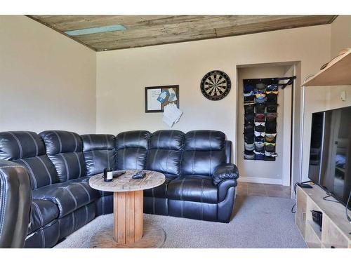 483 N 100 E, Raymond, AB - Indoor Photo Showing Living Room