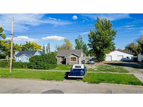 483 N 100 E, Raymond, AB - Outdoor