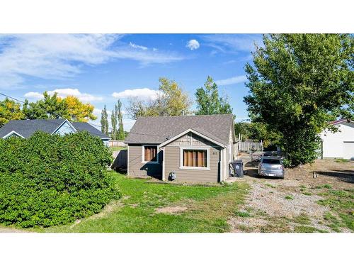 483 N 100 E, Raymond, AB - Outdoor