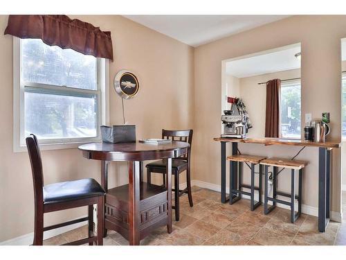 483 N 100 E, Raymond, AB - Indoor Photo Showing Dining Room