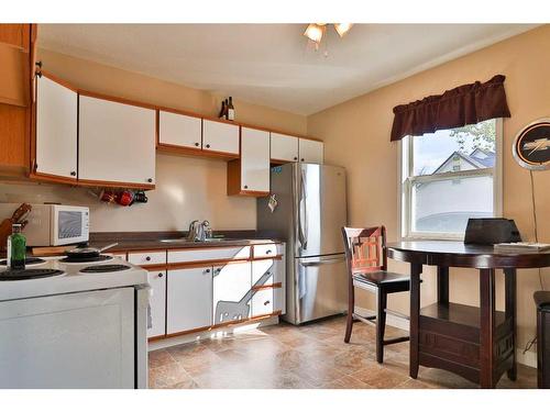 483 N 100 E, Raymond, AB - Indoor Photo Showing Kitchen