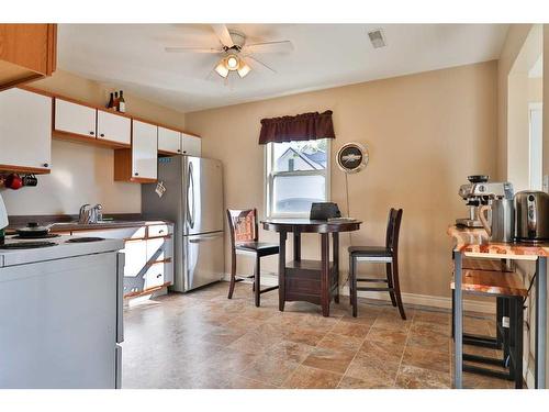 483 N 100 E, Raymond, AB - Indoor Photo Showing Kitchen