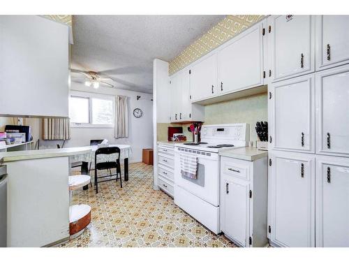 1722 16 Avenue South, Lethbridge, AB - Indoor Photo Showing Kitchen