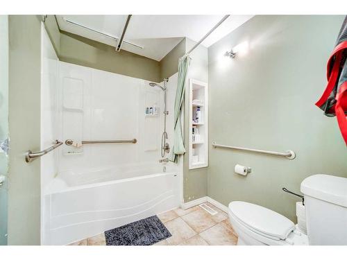 1722 16 Avenue South, Lethbridge, AB - Indoor Photo Showing Bathroom