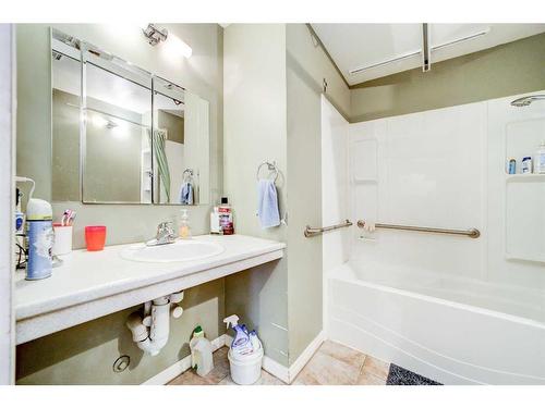 1722 16 Avenue South, Lethbridge, AB - Indoor Photo Showing Bathroom