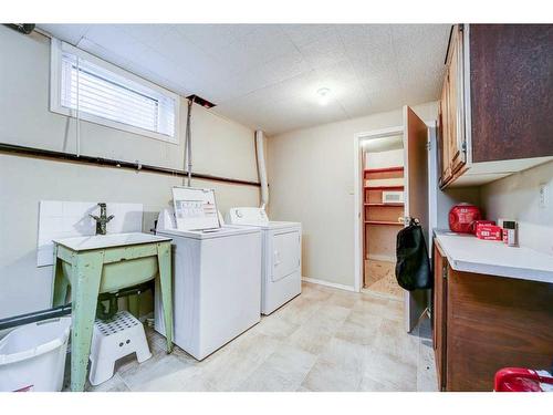 1722 16 Avenue South, Lethbridge, AB - Indoor Photo Showing Laundry Room