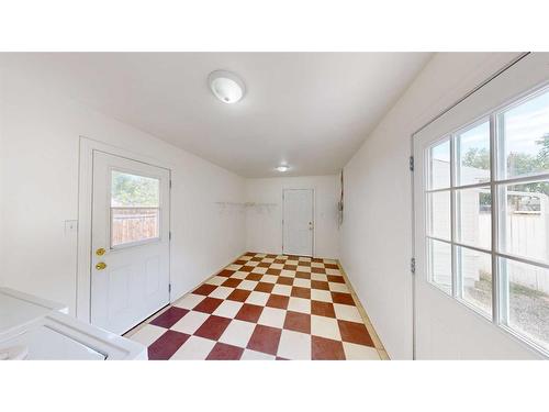 315 12A Street North, Lethbridge, AB - Indoor Photo Showing Bedroom