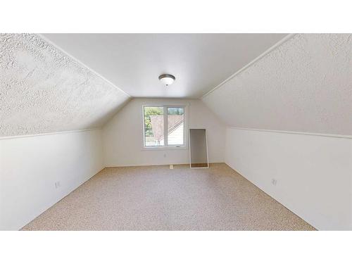 315 12A Street North, Lethbridge, AB - Indoor Photo Showing Other Room