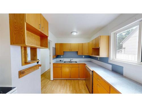 315 12A Street North, Lethbridge, AB - Indoor Photo Showing Kitchen With Double Sink