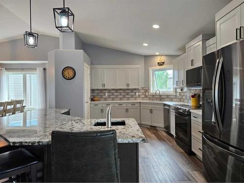 214 Stonecrest Bay West, Lethbridge, AB - Indoor Photo Showing Kitchen With Upgraded Kitchen