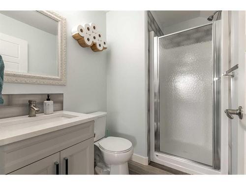 214 Stonecrest Bay West, Lethbridge, AB - Indoor Photo Showing Bathroom