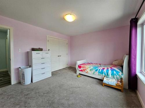 214 Stonecrest Bay West, Lethbridge, AB - Indoor Photo Showing Bedroom