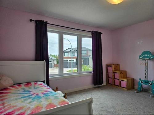 214 Stonecrest Bay West, Lethbridge, AB - Indoor Photo Showing Bedroom