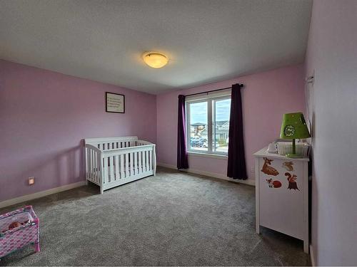 214 Stonecrest Bay West, Lethbridge, AB - Indoor Photo Showing Bedroom