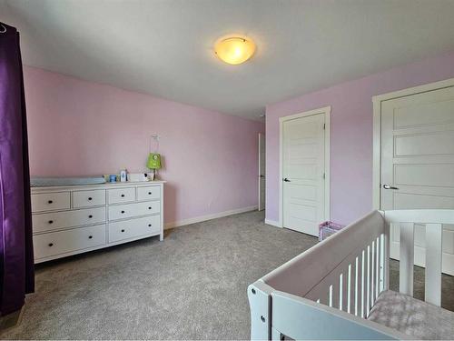 214 Stonecrest Bay West, Lethbridge, AB - Indoor Photo Showing Bedroom