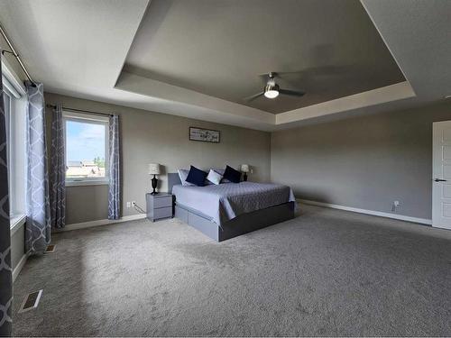 214 Stonecrest Bay West, Lethbridge, AB - Indoor Photo Showing Bedroom