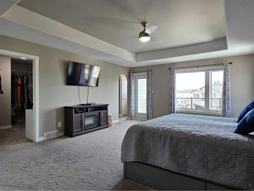 214 Stonecrest Bay West, Lethbridge, AB - Indoor Photo Showing Bedroom