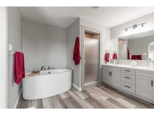 214 Stonecrest Bay West, Lethbridge, AB - Indoor Photo Showing Bathroom