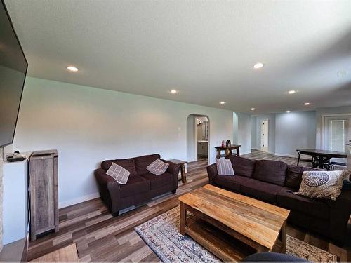 214 Stonecrest Bay West, Lethbridge, AB - Indoor Photo Showing Living Room