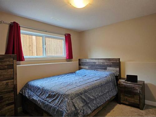 214 Stonecrest Bay West, Lethbridge, AB - Indoor Photo Showing Bedroom