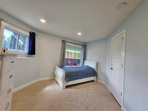 214 Stonecrest Bay West, Lethbridge, AB - Indoor Photo Showing Bedroom