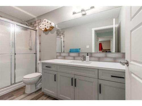 214 Stonecrest Bay West, Lethbridge, AB - Indoor Photo Showing Bathroom