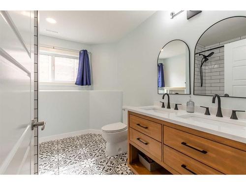 214 Stonecrest Bay West, Lethbridge, AB - Indoor Photo Showing Bathroom