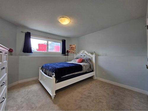 214 Stonecrest Bay West, Lethbridge, AB - Indoor Photo Showing Bedroom