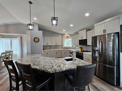 214 Stonecrest Bay West, Lethbridge, AB - Indoor Photo Showing Kitchen With Upgraded Kitchen