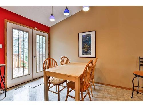 78 Sherwood Crescent West, Lethbridge, AB - Indoor Photo Showing Dining Room