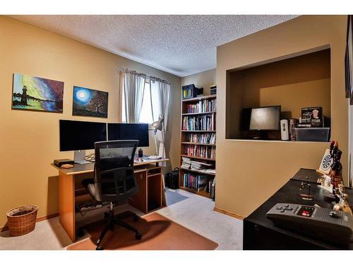 78 Sherwood Crescent West, Lethbridge, AB - Indoor Photo Showing Office