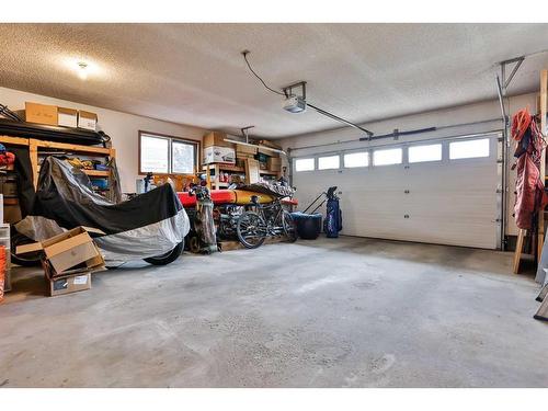 78 Sherwood Crescent West, Lethbridge, AB - Indoor Photo Showing Garage