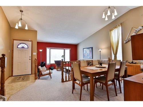 78 Sherwood Crescent West, Lethbridge, AB - Indoor Photo Showing Dining Room