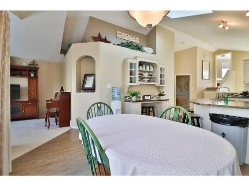 310 Squamish Court West, Lethbridge, AB - Indoor Photo Showing Dining Room