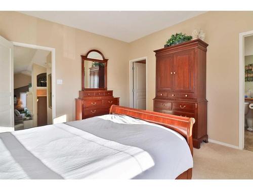 310 Squamish Court West, Lethbridge, AB - Indoor Photo Showing Bedroom