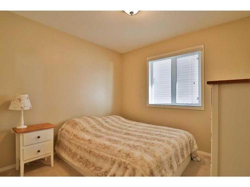 310 Squamish Court West, Lethbridge, AB - Indoor Photo Showing Bedroom