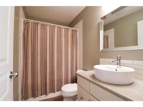 310 Squamish Court West, Lethbridge, AB - Indoor Photo Showing Bathroom