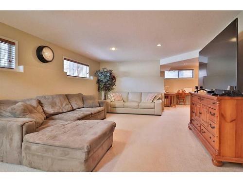 310 Squamish Court West, Lethbridge, AB - Indoor Photo Showing Living Room