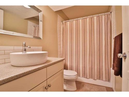 310 Squamish Court West, Lethbridge, AB - Indoor Photo Showing Bathroom