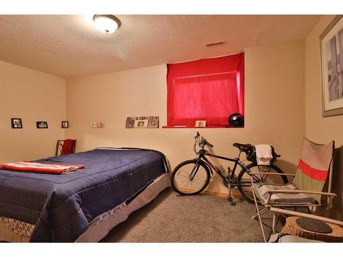 3 Squamish Boulevard West, Lethbridge, AB - Indoor Photo Showing Bedroom