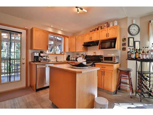 3 Squamish Boulevard West, Lethbridge, AB - Indoor Photo Showing Kitchen